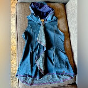 Matilda Jane sleeveless zippered hooded sweatshirt